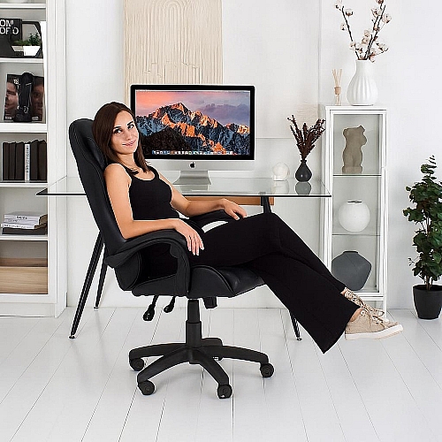 Геймерське крісло Gamery до 150 кг комп'ютерне ігрове Чорне